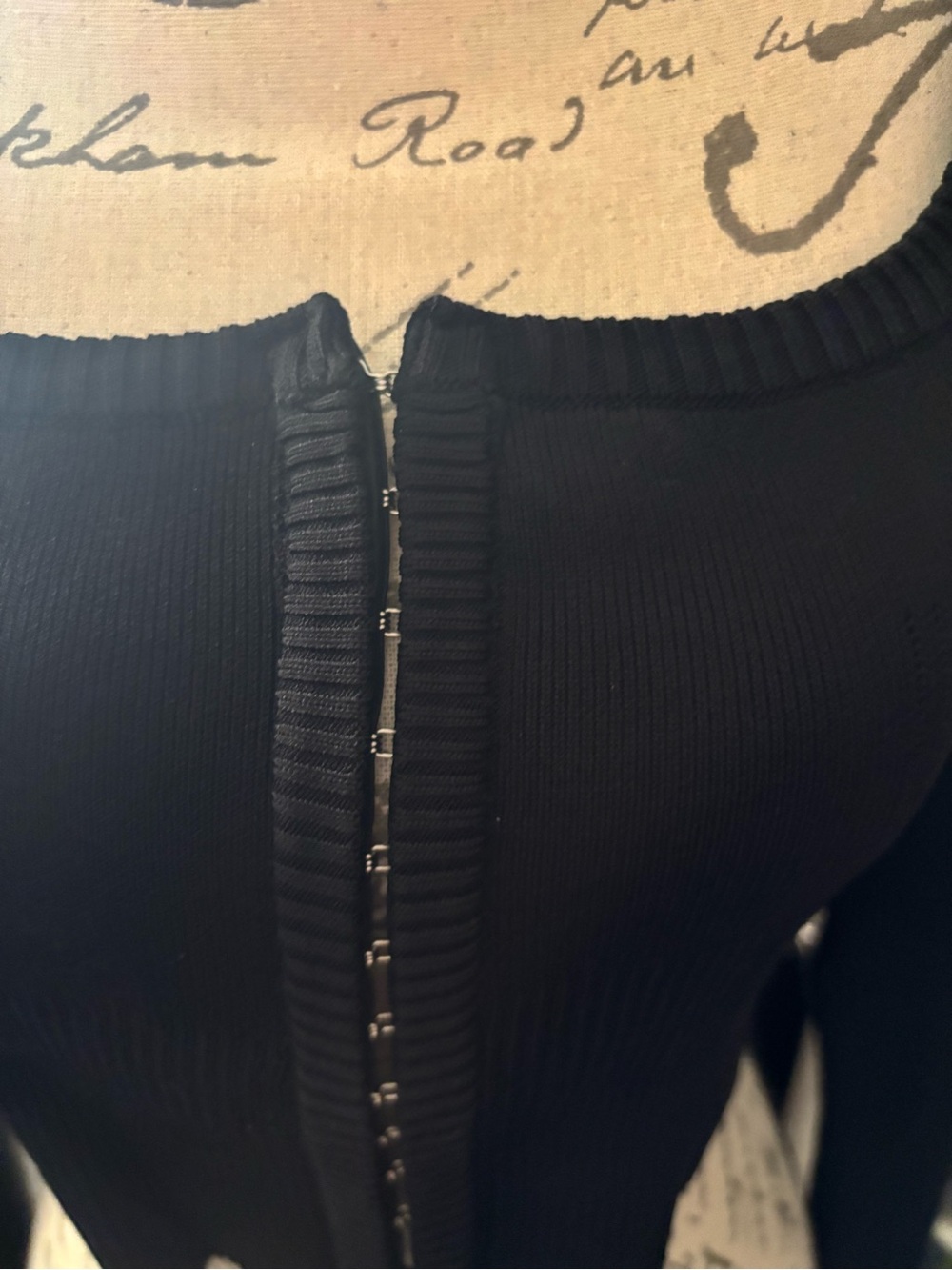 emory park Black Ribbed Hook-and-Eye Long-Sleeve Crop Top - Picture 2 of 5